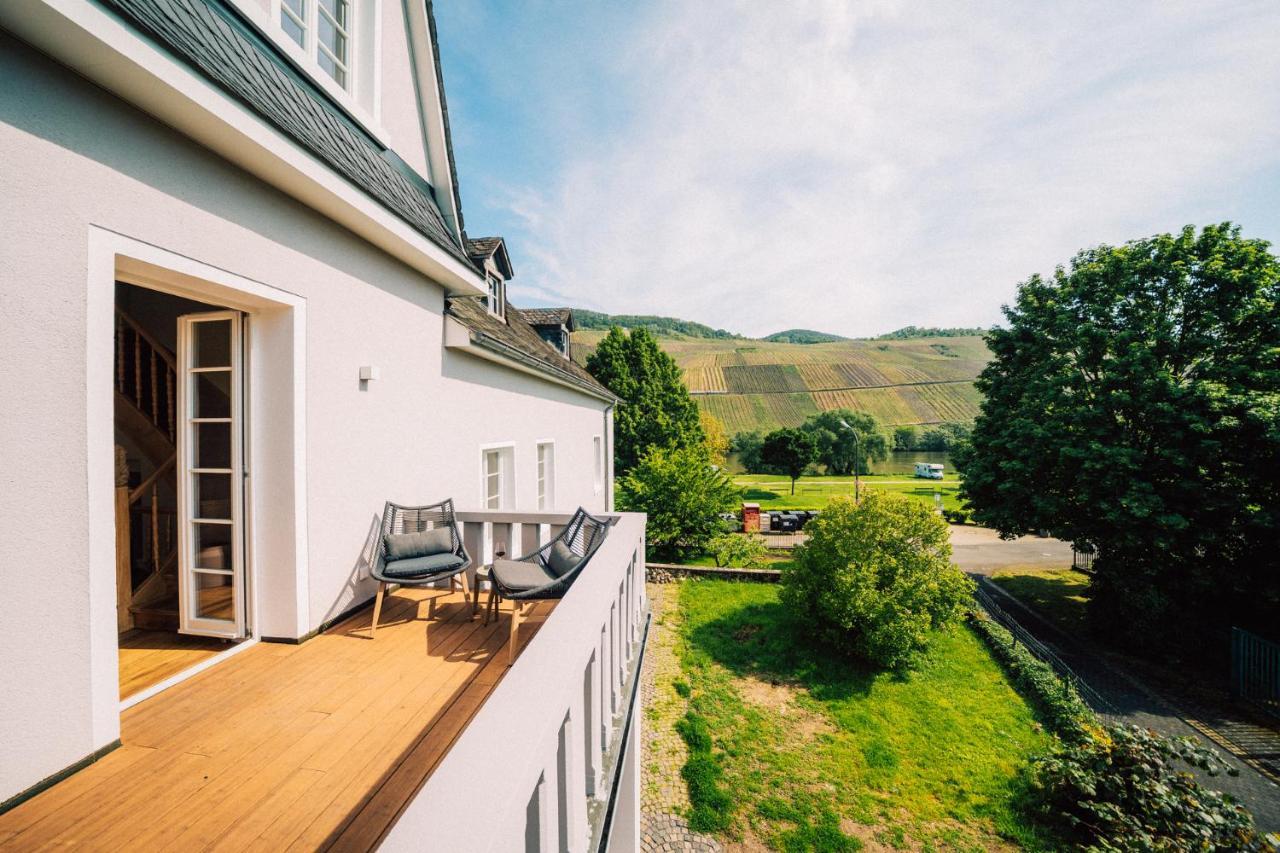 Gut Foersterlay - Exklusive Boutique Apartments Im Historischen Winzerhaus Direkt An Der Mosel Losnich Ngoại thất bức ảnh