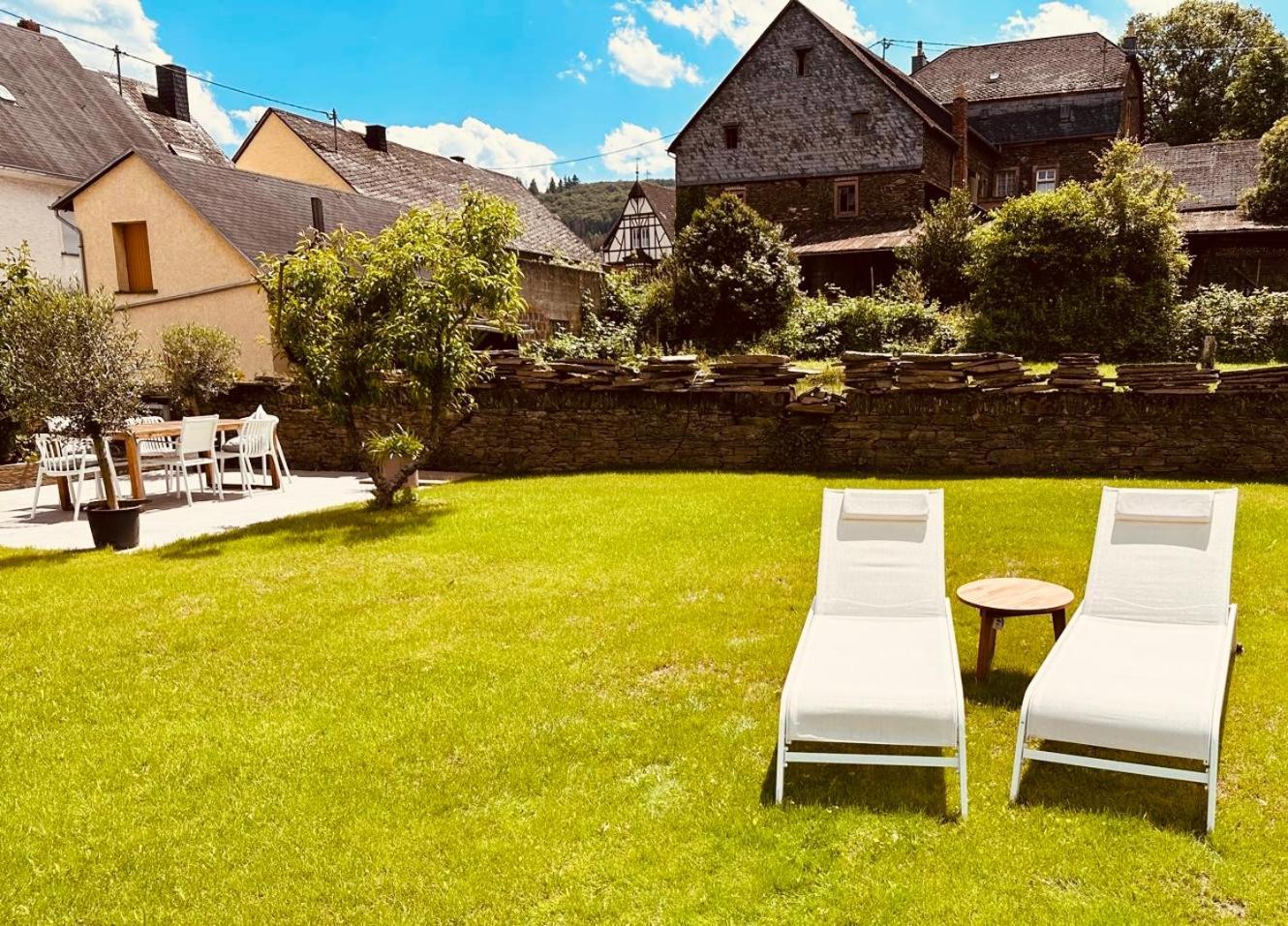 Gut Foersterlay - Exklusive Boutique Apartments Im Historischen Winzerhaus Direkt An Der Mosel Losnich Ngoại thất bức ảnh